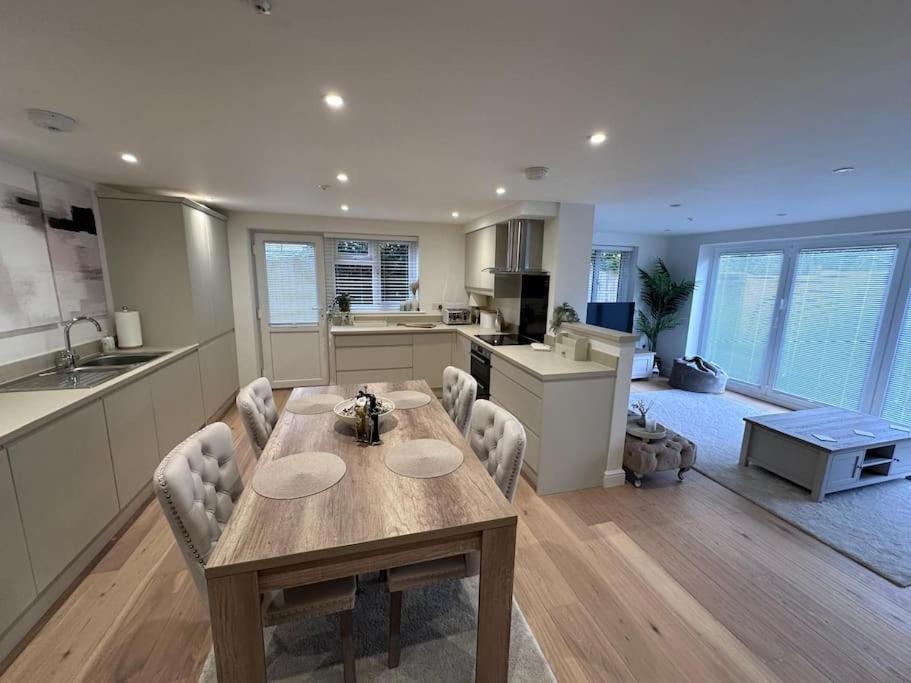 2Bed Ground Floor Flat + Garden Leilighet Sunningwell Eksteriør bilde