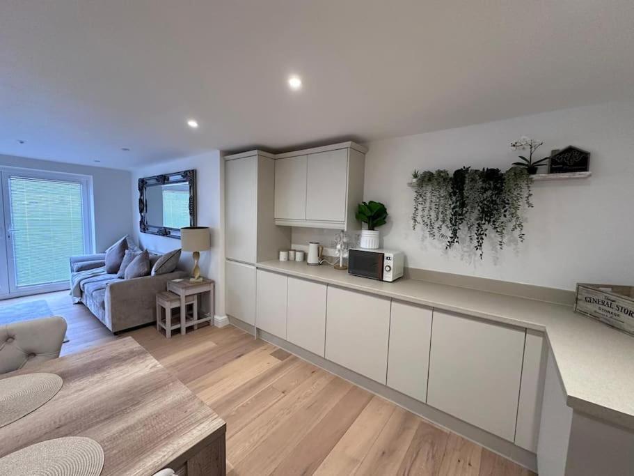 2Bed Ground Floor Flat + Garden Leilighet Sunningwell Eksteriør bilde